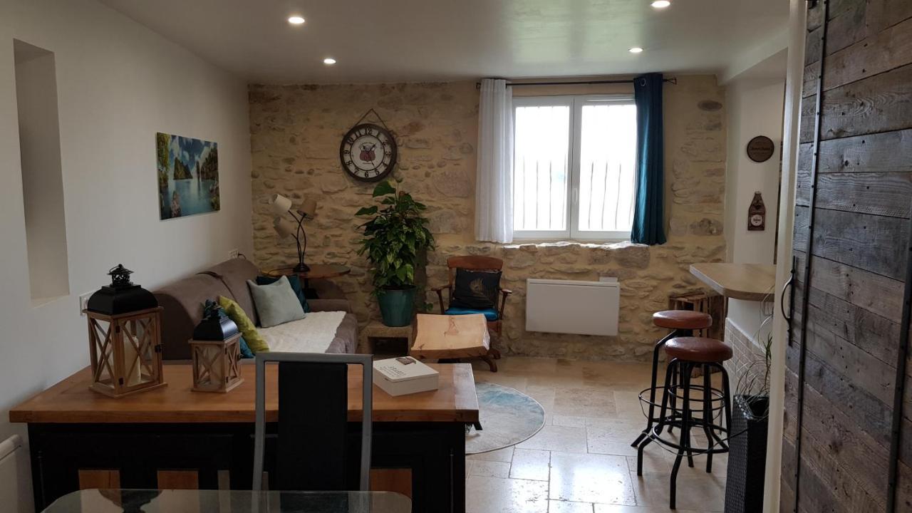 Maison Au Calme En Campagne Climatisee Caderousse المظهر الخارجي الصورة